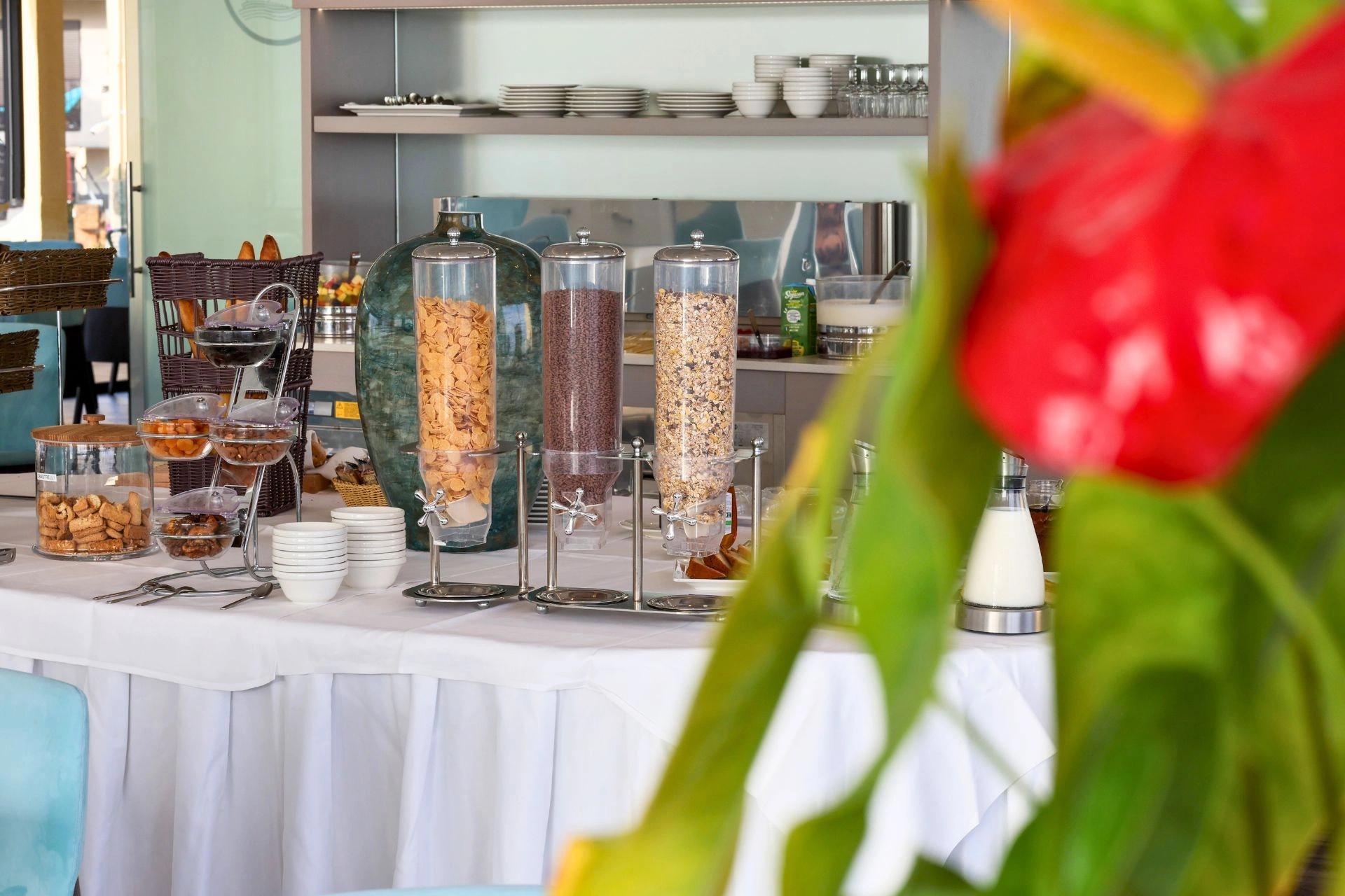 Buffet de petit-déjeuner de l'Hôtel Saint-Christophe à Calvi