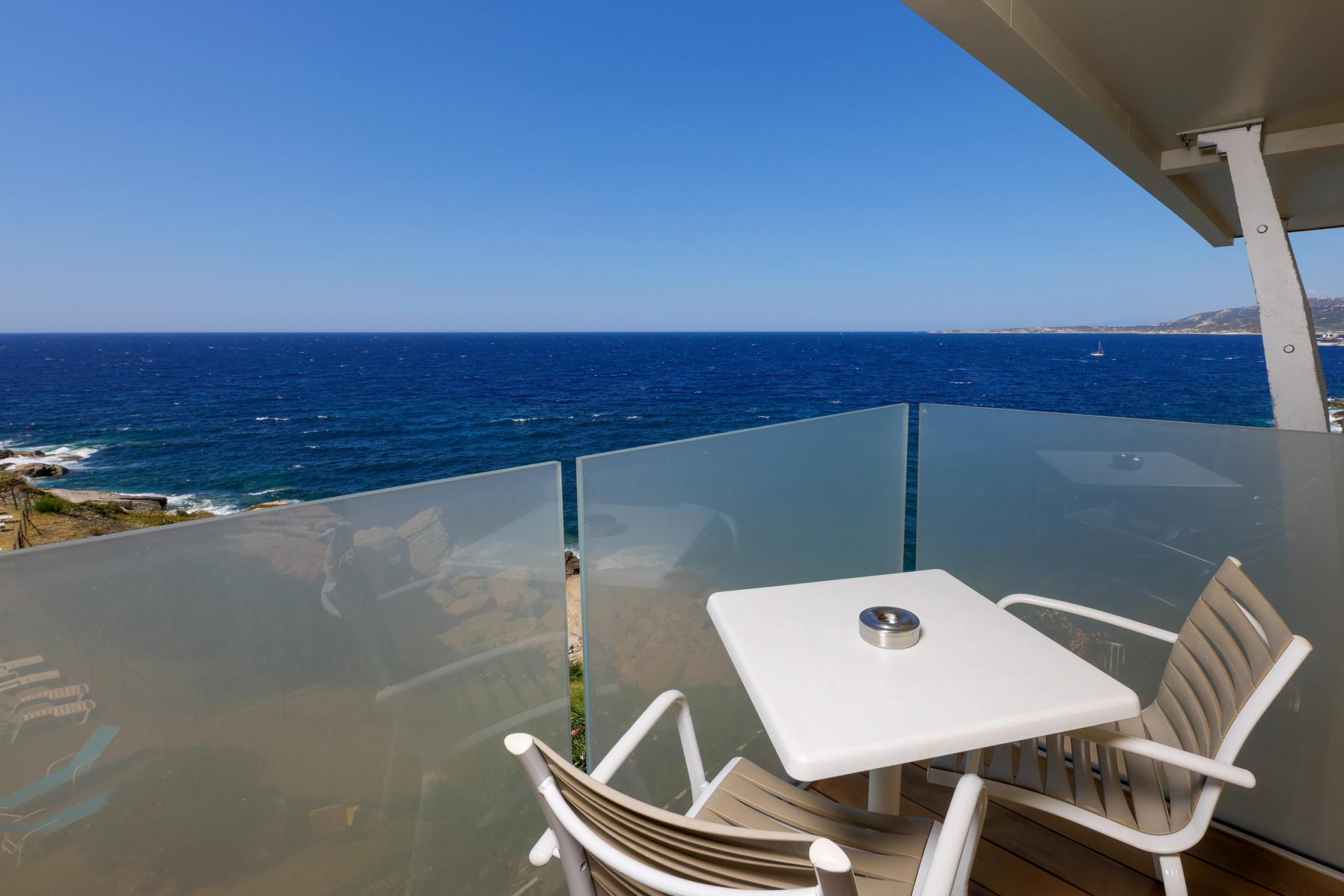 Terrasse vue mer à Calvi