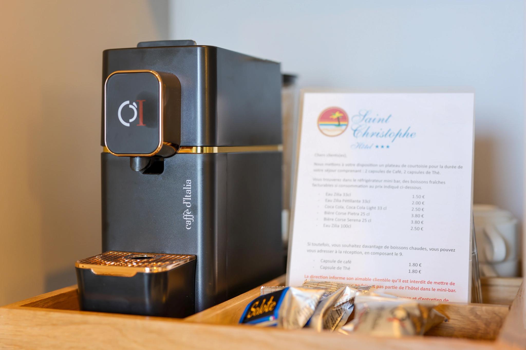 Cafertière et produits d’accueil à l'hotel Saint-Christophe à Calvi